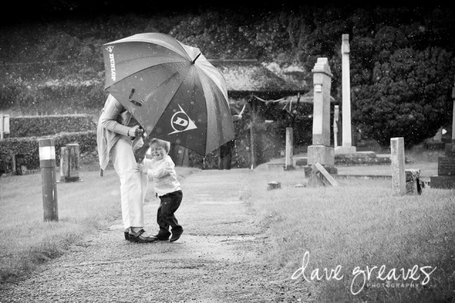 Wedding photos in the rain